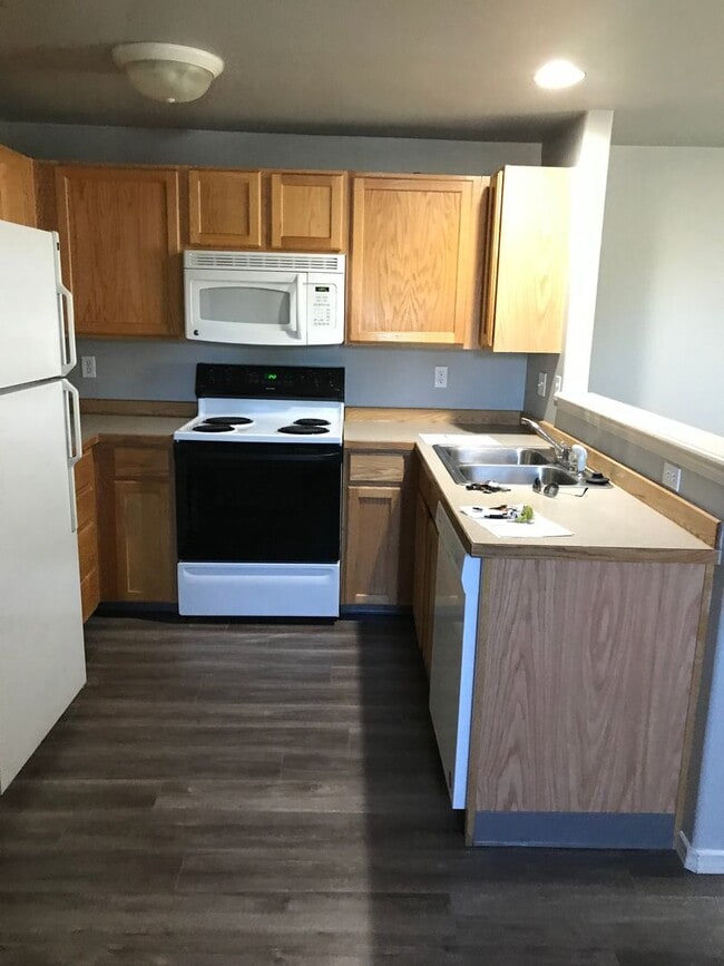 Building Photo - Townhome in NW Redmond in Fairhaven Vista