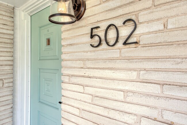 Building Photo - 502 Downshire Dr
