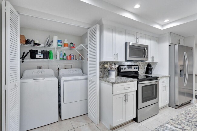 Building Photo - 12641 Westhampton Cir