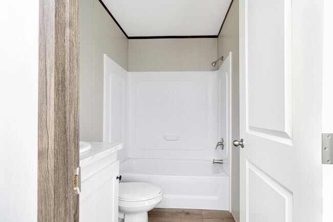 Building Photo - 750 Silent Valley Rd