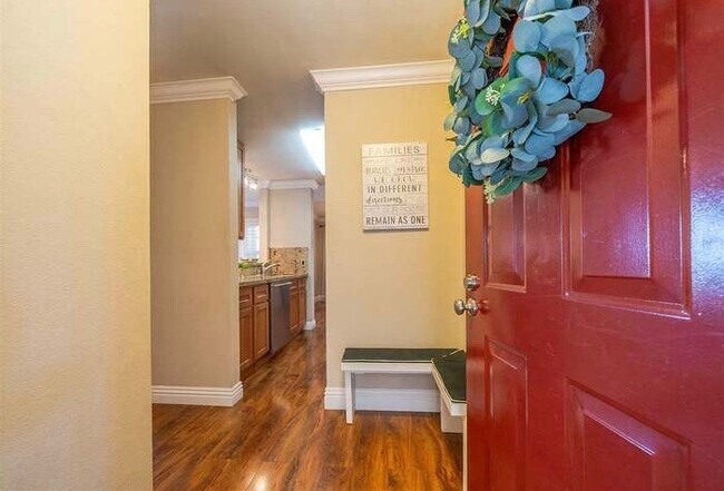Building Photo - 665 Dartmore Ln