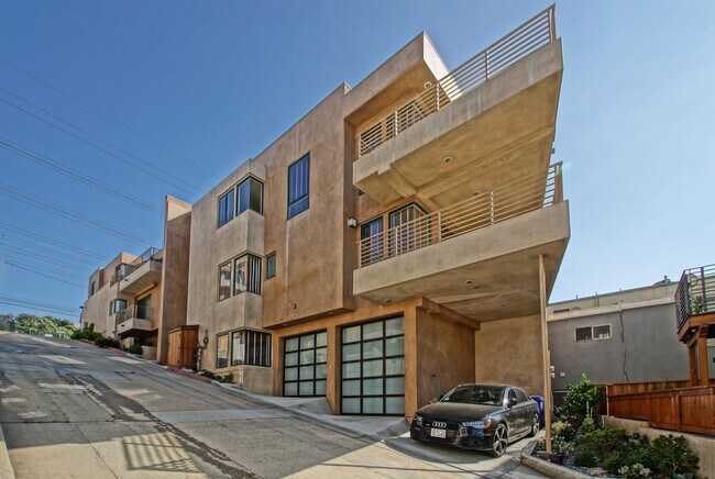 Building Photo - 308 Gull St