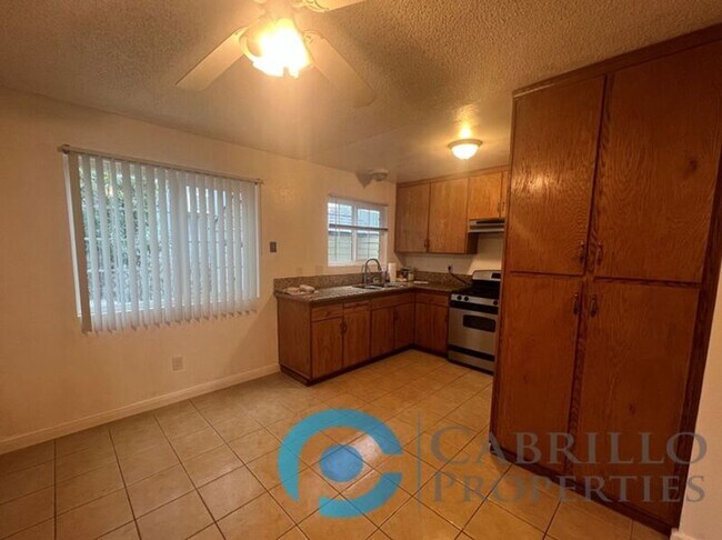 Building Photo - 8200 Lemon Grove Way