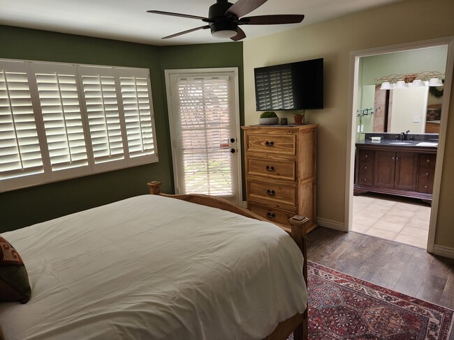 Building Photo - 21 W Roma Dr