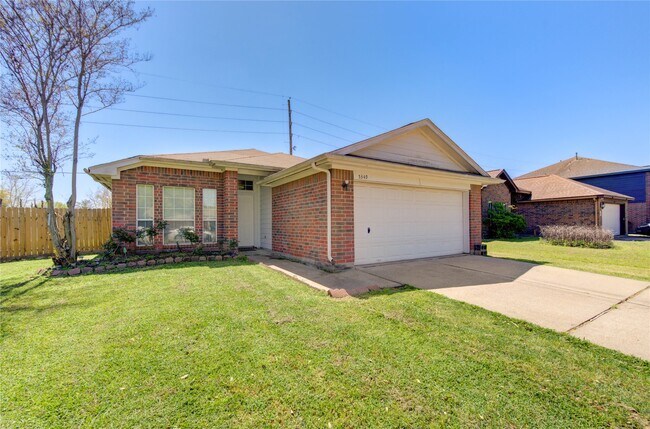 Building Photo - 5349 Pinewood Terrace