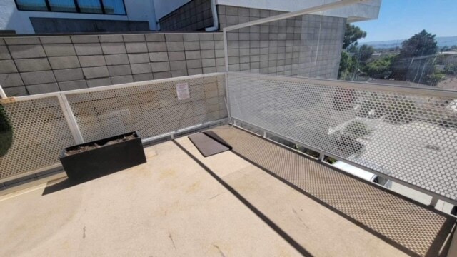 Large outdoor patio deck - 2527 Union St