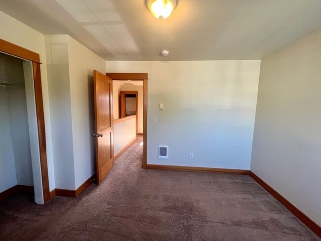 Building Photo - West Seattle Townhouse