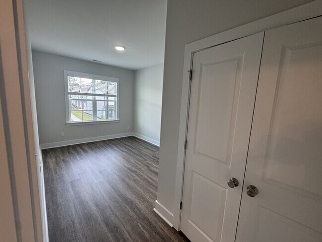 Building Photo - 3 Bed 2.5 Bath Brand New Townhome
