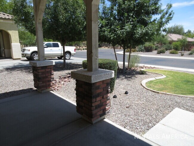 Building Photo - 890 E Doral Ct