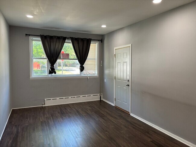 Building Photo - 3053 N Elbridge Ave