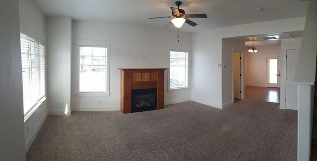 Building Photo - 4 bed 2.5 bath townhome in Rexburg