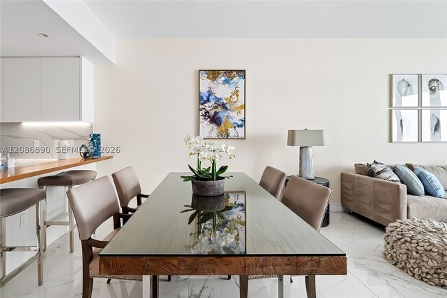 Building Photo - 15701 Collins Ave