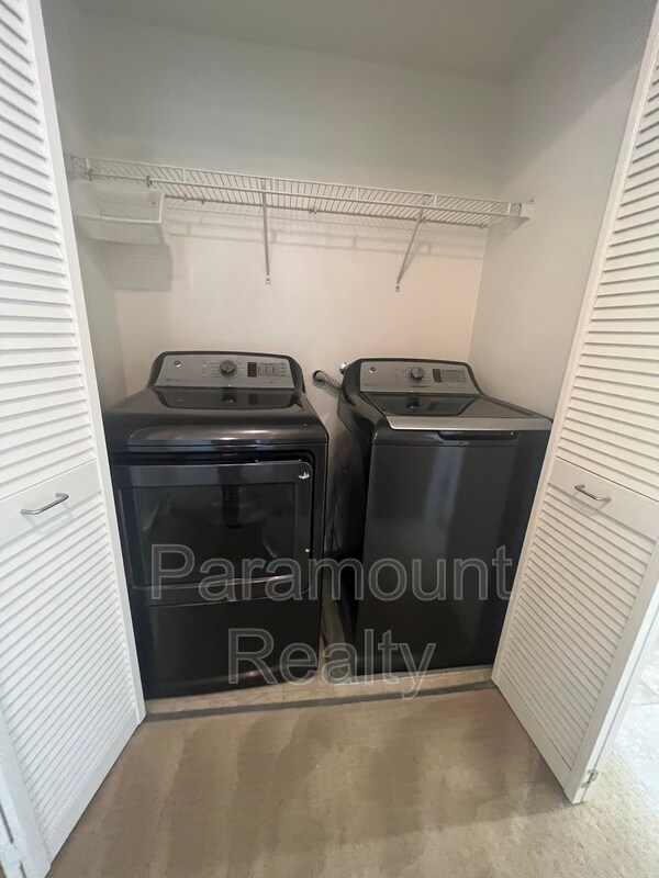 Building Photo - 700 S Abel St