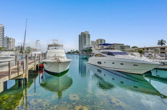 Building Photo - 7900 Harbor Island Dr