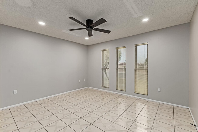 Building Photo - 13066 N 100th Dr
