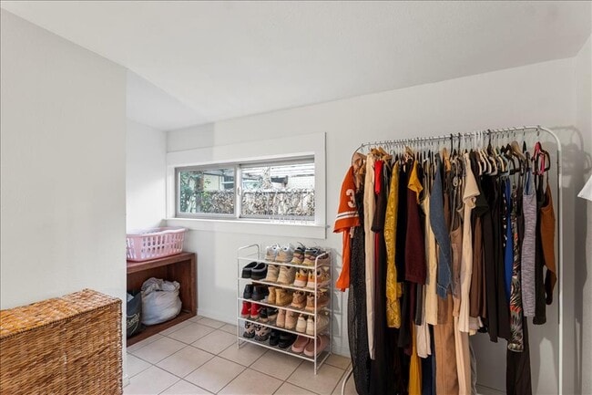 Building Photo - 3007 E 18th St