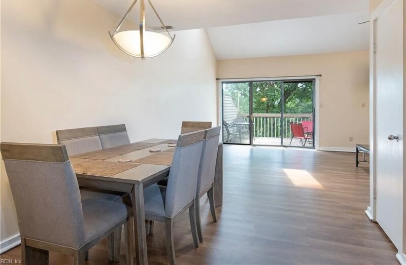 Building Photo - 250 Misty Point Ln