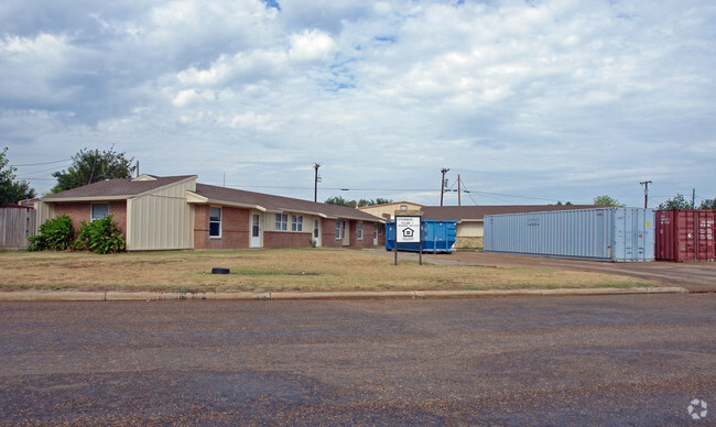 Building Photo - Cottonwood Village