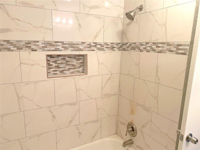 Building Photo - 6620 Westwick Dr
