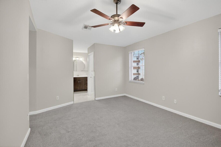 Building Photo - 7524 NW 1st Pl