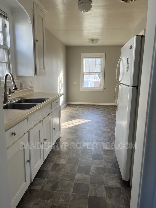 Building Photo - 4621 S Detroit Ave