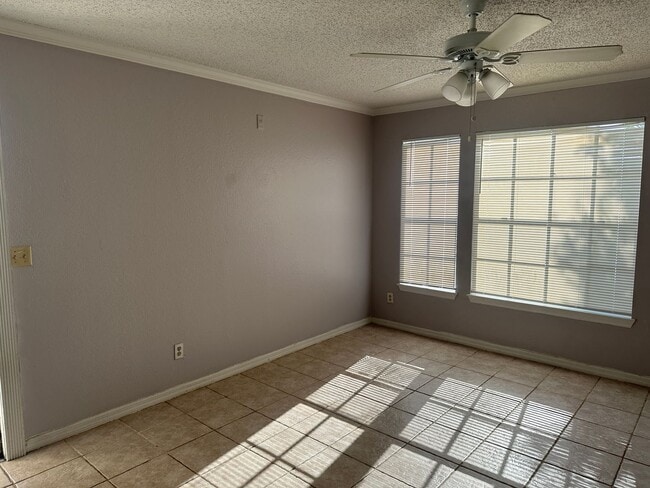 Building Photo - 2 bedroom  2 Bathroom in Orlando