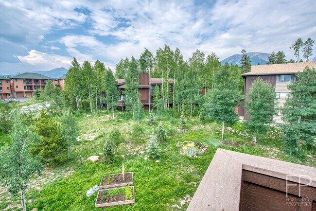 Building Photo - High End Condo in Wildernest.  Includes almost all Utilities!  Won't last!!  Furnished!