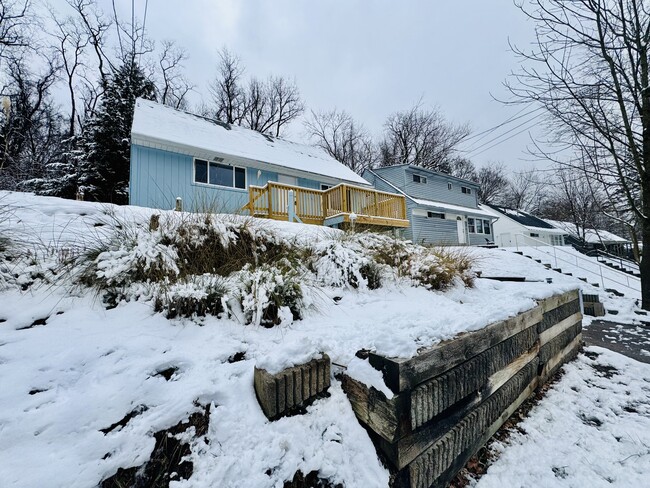 Building Photo - 741 Jefferson Rd