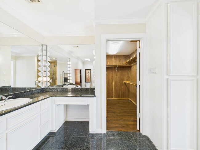 Building Photo - 7608 Del Monte Dr