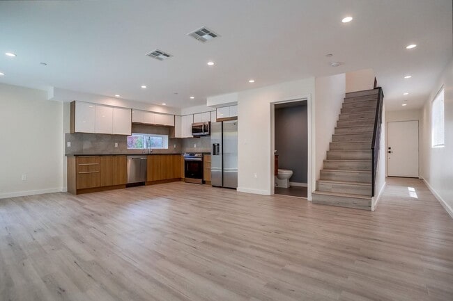 Building Photo - 4636 Lomita St
