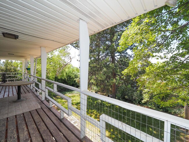 Building Photo - Beautiful Home on the East Bench