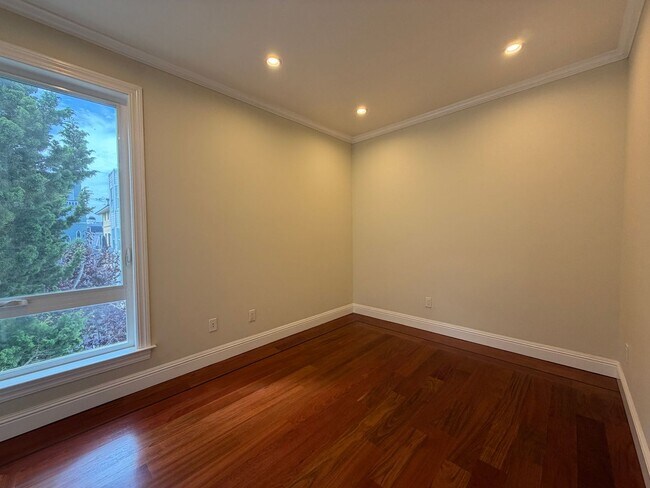 Building Photo - 261B Dolores St