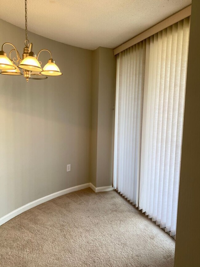 Building Photo - wh512