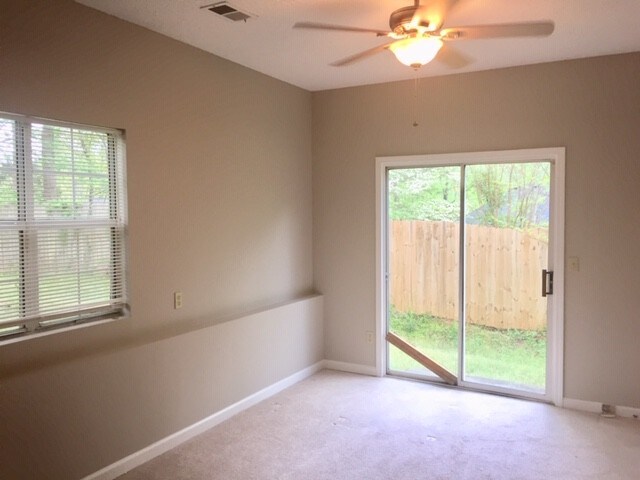 Building Photo - 1475 Chaseway Cir