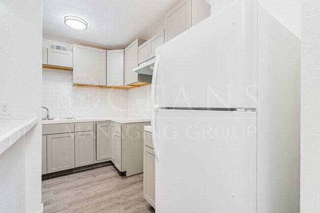 Building Photo - 301 Riverview Blvd