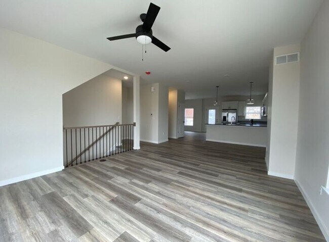 Building Photo - $2,275 | 3 Bedroom, 2.5 Bathroom Town Home | Pet Friendly | Sublease* | Available for August 1st,...