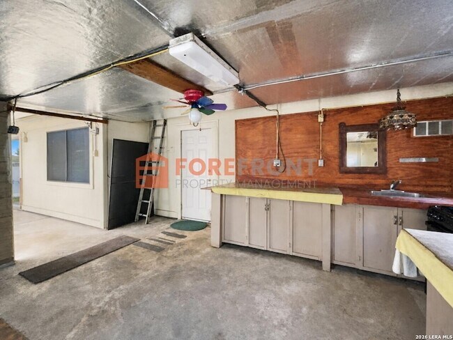 Building Photo - 7845 Village Oak Dr