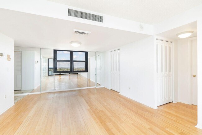 Building Photo - 5200 N Flagler Dr