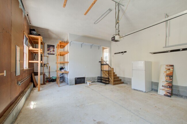 Building Photo - 2214 Angler Ln