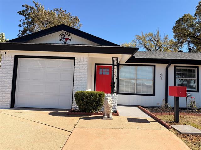 Building Photo - 605 N Davis Dr