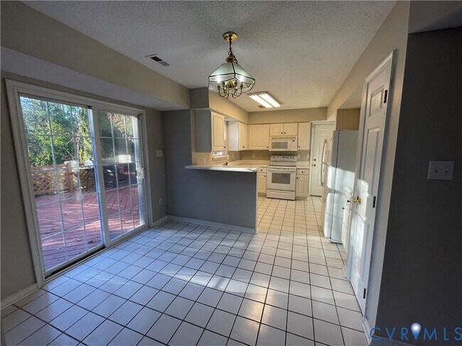 Building Photo - 7806 Fern Hollow Dr