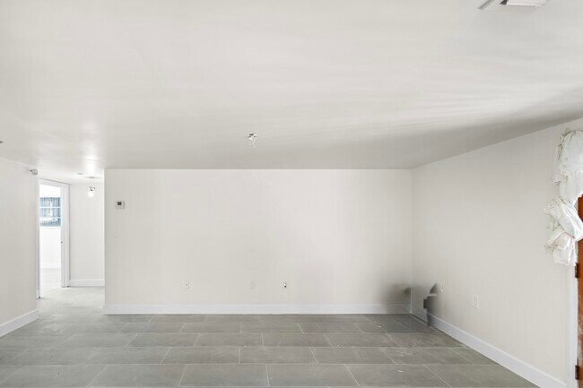 Building Photo - 1882 SW 17th Ave