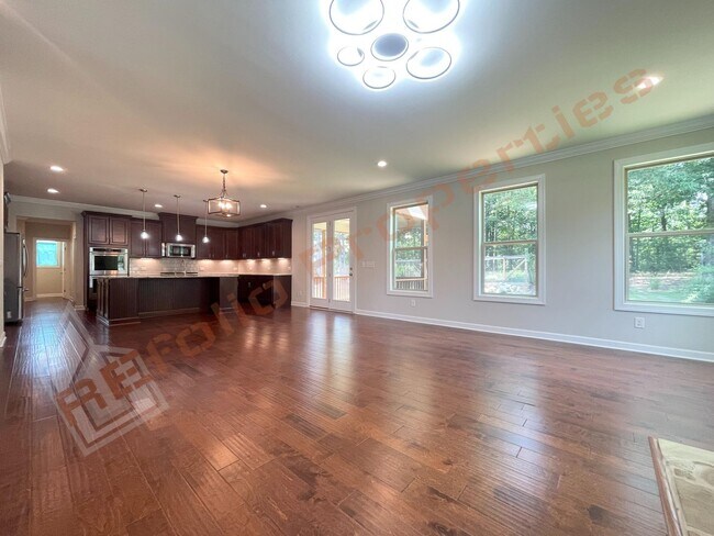 Building Photo - Gorgeous 5 Bedroom Home with First Floor In-law Suite & 3 Car Garage, Golf Course, Pool, Tennis a...