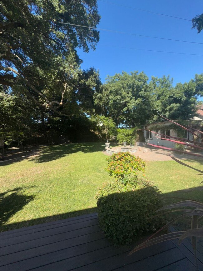 Building Photo - Lovely Clarksburg Home!