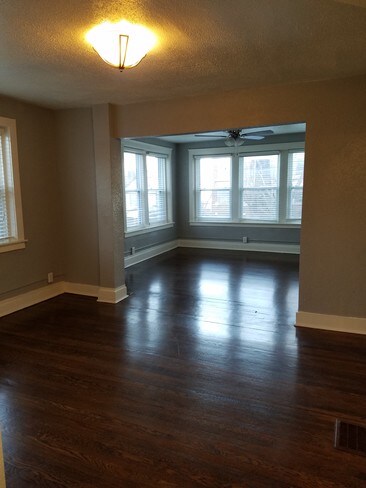 Building Photo - Locust