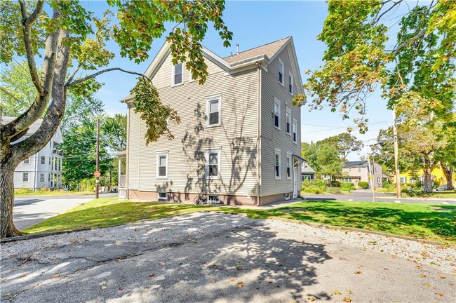 Building Photo - 309 Highland Ave