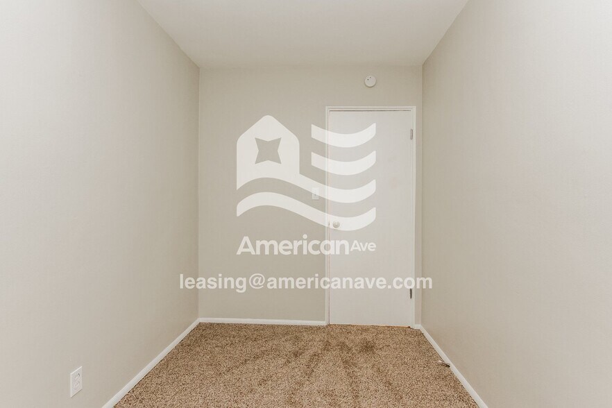 Building Photo - 4741 N Longworth Ave