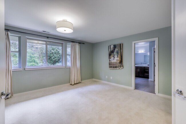 Building Photo - Gorgeous Large Home