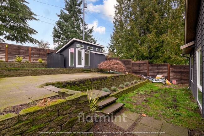 Building Photo - 16111 Stone Ave N