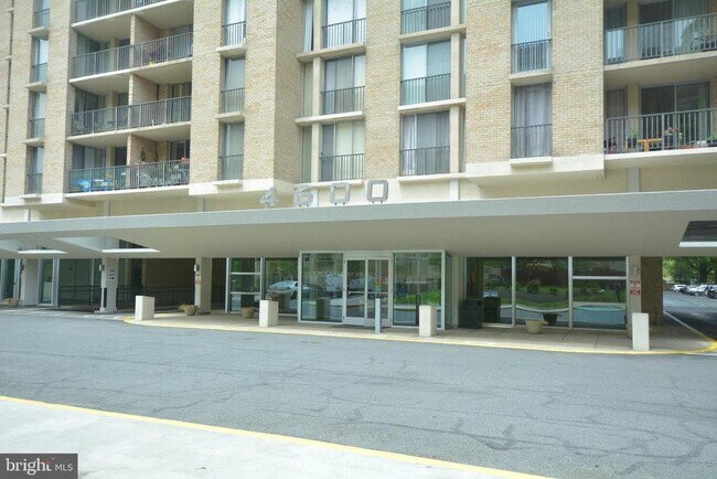 Building Photo - 4600 S Four Mile Run Dr